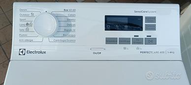 Lavatrice carica dall'alto 6kg. 