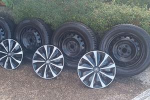 4 cerchi in ferro 15" Toyota Yaris invernali + 4st