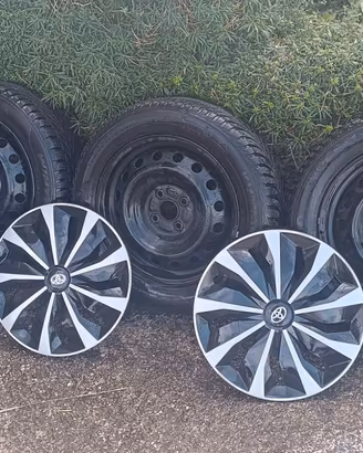 4 cerchi in ferro 15" Toyota Yaris invernali + 4st