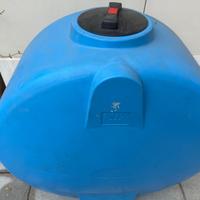 Due serbatoi in polipropilene da 500 litri cadauno