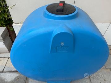Due serbatoi in polipropilene da 500 litri cadauno