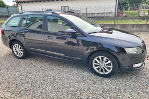 skoda Octavia station wagon con gancio traino