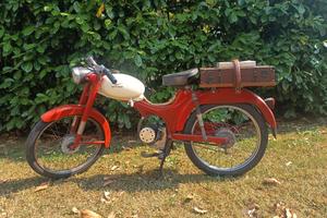 Moto Guzzi elettrica noleggio per  teatro 