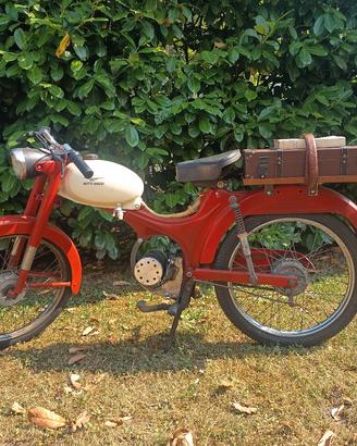 Moto Guzzi elettrica noleggio per  teatro 