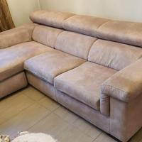 Divano  tre posti con chaise longue in alcantara
