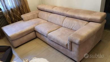Divano  tre posti con chaise longue in alcantara