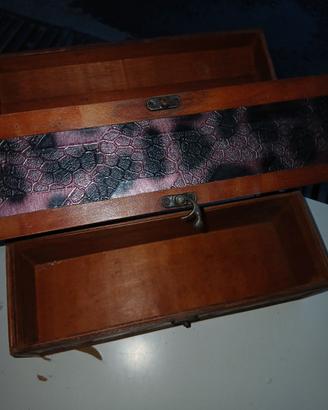 scatola in legno e aperture 