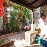 Appartamento al piano terra con scoperto di pertin