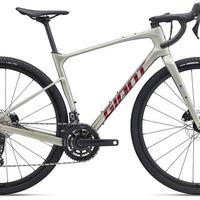 GIANT REVOLT Advanced 2 2024 | Gravel | Carbon