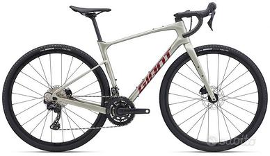 GIANT REVOLT Advanced 2 2024 | Gravel | Carbon