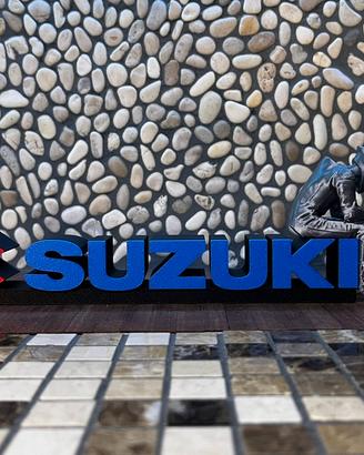 Insegna Suzuki