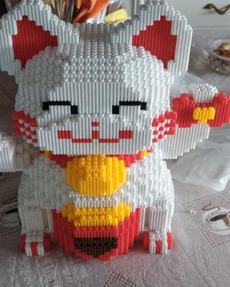 Gatto cinese portafortuna fatto con mattoncini 