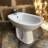 Bidet bianco in ceramica