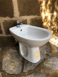 Bidet bianco in ceramica