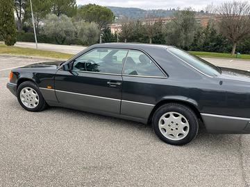 Mercedes 200 CE anno 1992 ASI come nuova