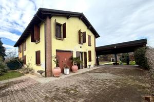 CASA SEMINDIPENDENTE A NOVELLARA