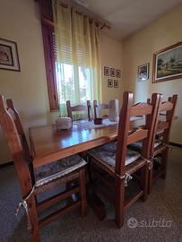 Tavola da sala con sedie