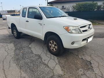 Toyota Hilux 2.5 D4D 120CV 4x4 Cab. Corta