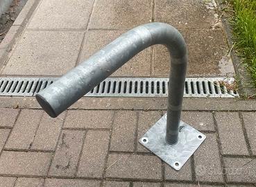 Supporto per parabola satellitare