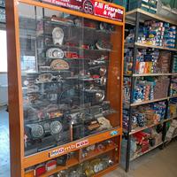 Magazzino ricambi auto / moto / autocarri