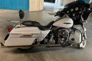 Harley Davidson - Street Glide (FLHX)