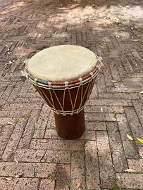 Coppia di tamburi artigianali in legno