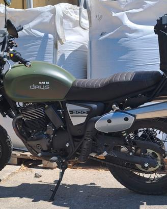 SWM 500 con il pieno di benzina