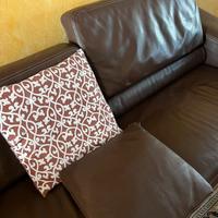Divani innpelle marrone