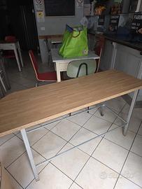 Tavolo in legno e ferro