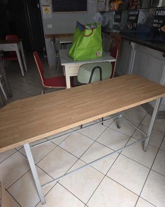 Tavolo in legno e ferro