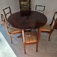 Tavolo rotondo in legno con 6 sedie