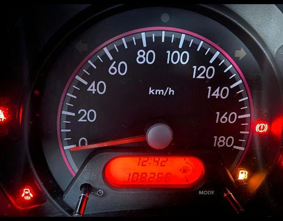 Nissan pixo gas/ benzina