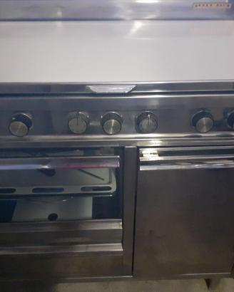 Cucina a gas con forno elettrico