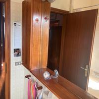 Mobile bagno in noce con specchio