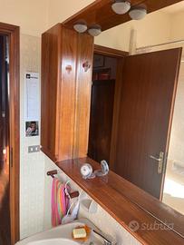 Mobile bagno in noce con specchio