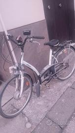 bici elettrica B Twin 28 Decathlon