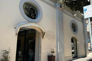 Rif. 10al - ampio locale commerciale centralissimo