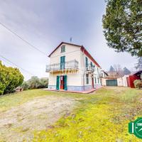 CASA INDIPENDENTE CON GIARDINO E BOX AUTO!