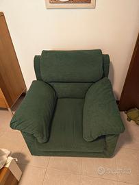 Divano verde.