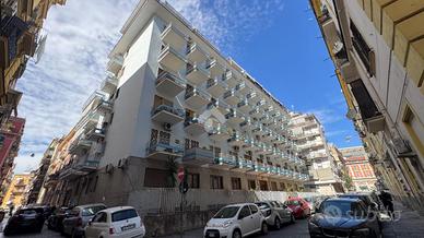 4 LOCALI A NAPOLI