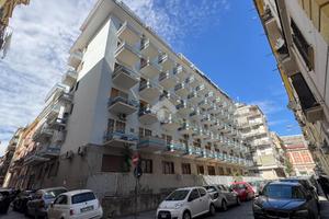 4 LOCALI A NAPOLI