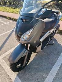 YAMAHA X-MAX 250