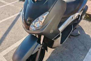 YAMAHA X-MAX 250