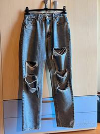 Jeans mom con strappi