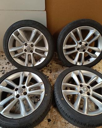 Set di gomme estive Opel Corsa D 2007 215/45R17