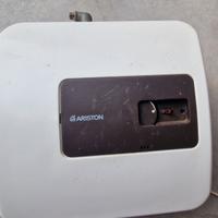 Scaldacqua elettrico sottolavello Ariston