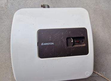 Scaldacqua elettrico sottolavello Ariston