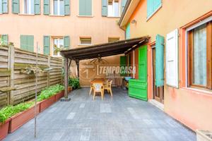 Centro Storico di Correggio - Intero Stabile con P