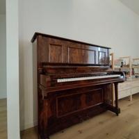 Pianoforte verticale in radica
