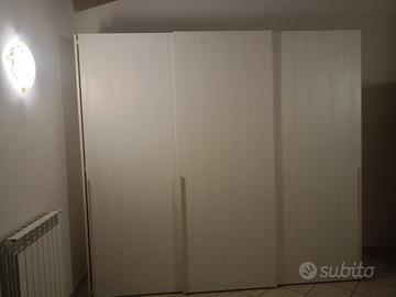 armadio e cassettiera moderni